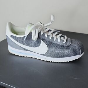 Nike Women's Athletic Shoes - Gray and White